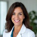 Retrato de la Dra. Ana García, una nutricionista sonriente y profesional.