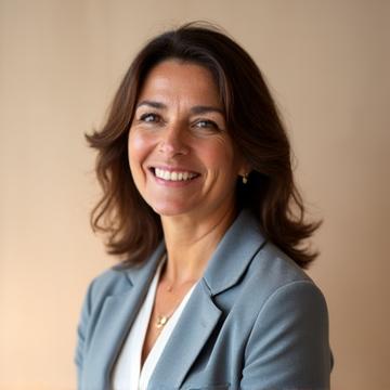 Dra. Sofía López, Psicóloga Especialista en Bienestar Emocional.